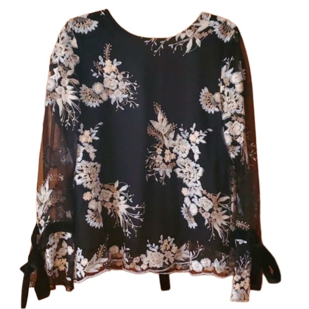 Wayf Womans Sheer Sleeve Black and Cream Floral Embroidered Top Size Medium